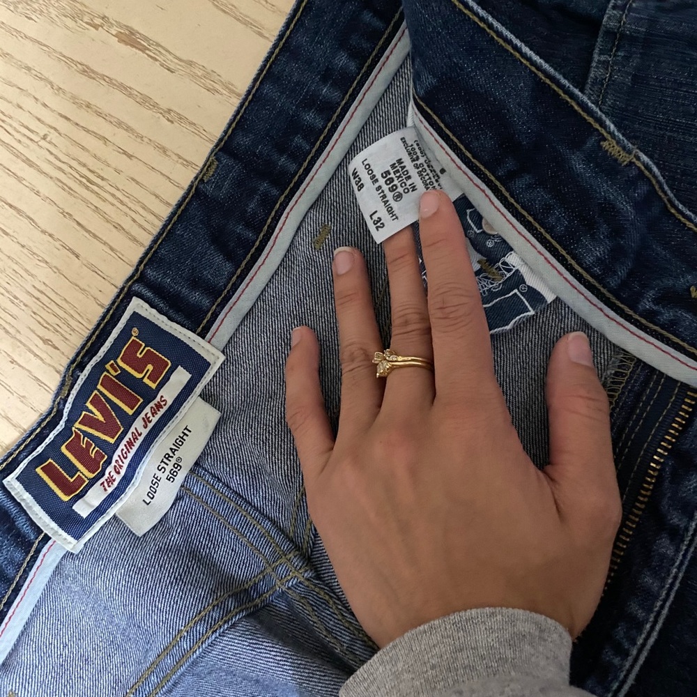 Levi men’s jeans (pre owned)